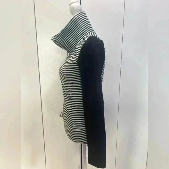 Lululemon Daily Yoga Jacket Sz 4 - Picture 4 of 8